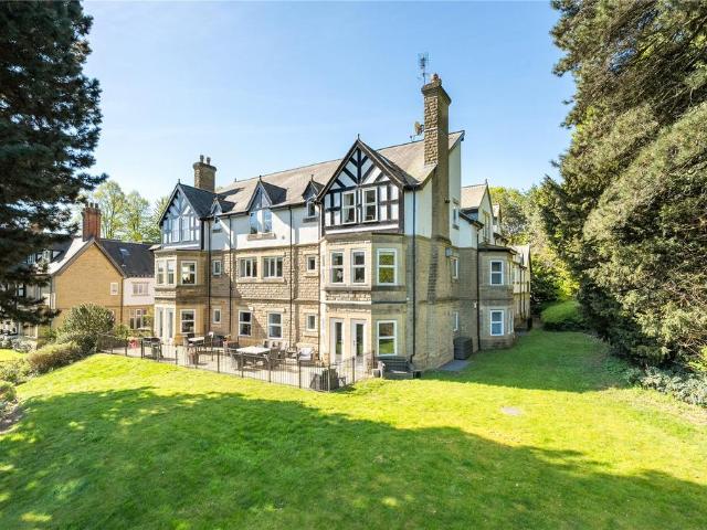 Flat for sale in Oakwood, West Yorkshire