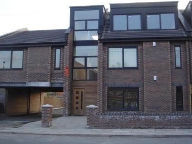 Flat for sale in Kensington, Calderstones