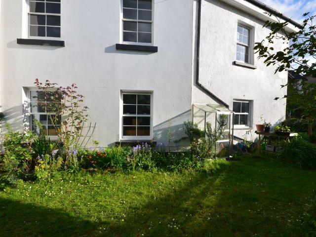 Flat for sale in Weir Quay, Devon