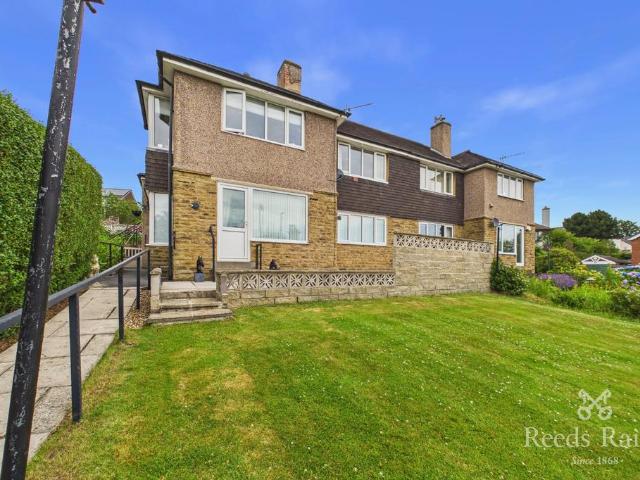 Flat for sale in Hipperholme, West Yorkshire
