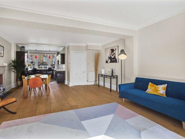 Flat for sale in Hammersmith, Greater London