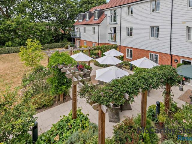 Flat for sale in Sandown Park, Kent