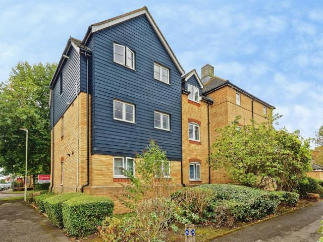 Flat for sale in The Bridge, Kent
