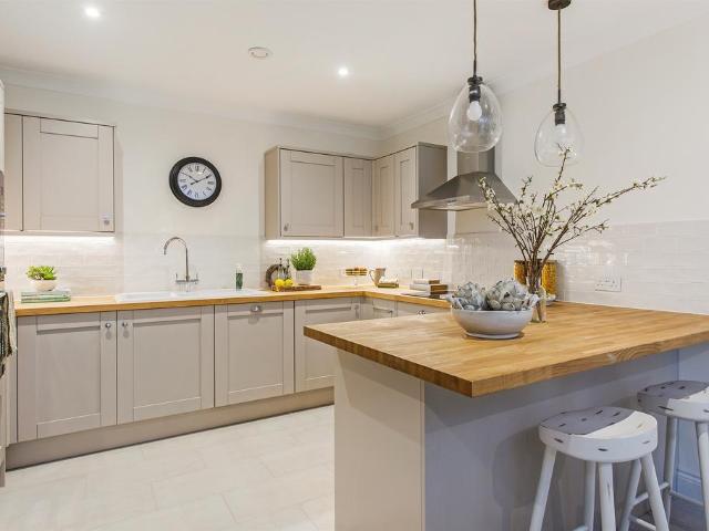 Flat for sale in Chigwell, Epping