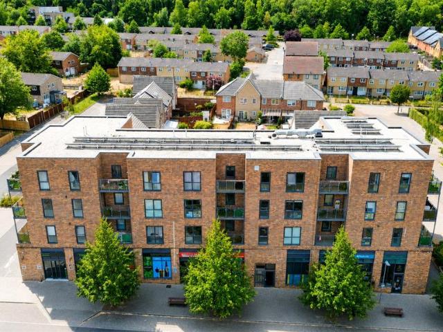 Flat for sale in Dee Park, Reading