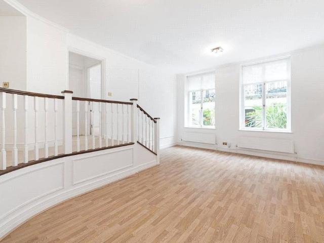 Flat for sale in East Marylebone, Marylebone