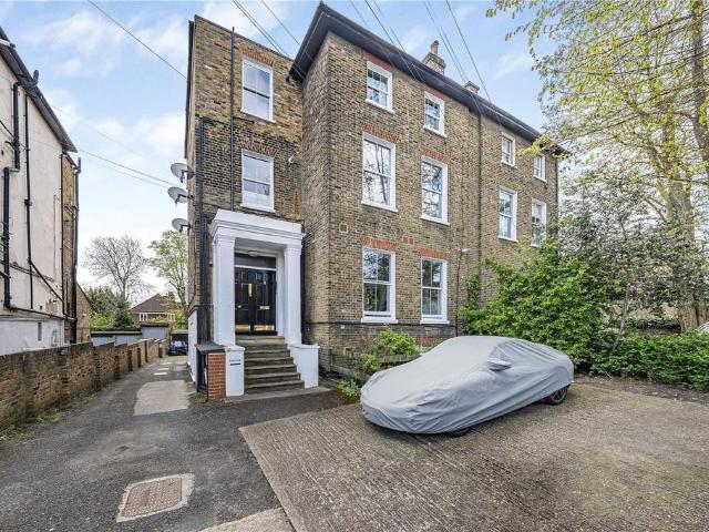 Flat for sale in Wandsworth, Greater London