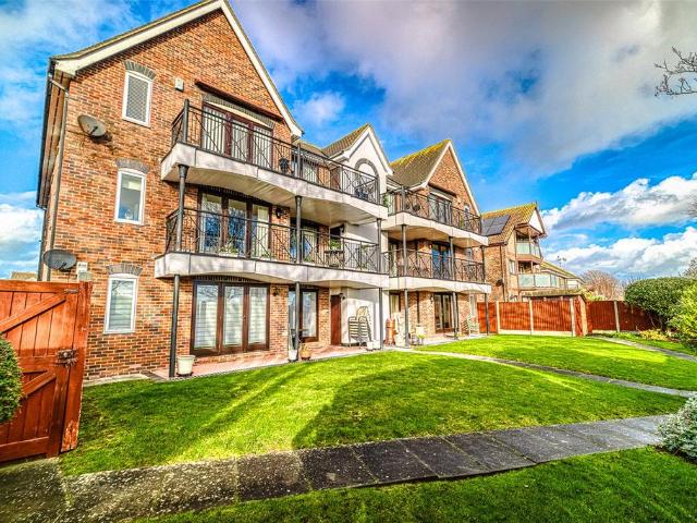 Flat for sale in North Shoebury, Alton Barnes