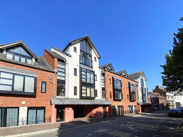 Flat for sale in Watergate, Devon