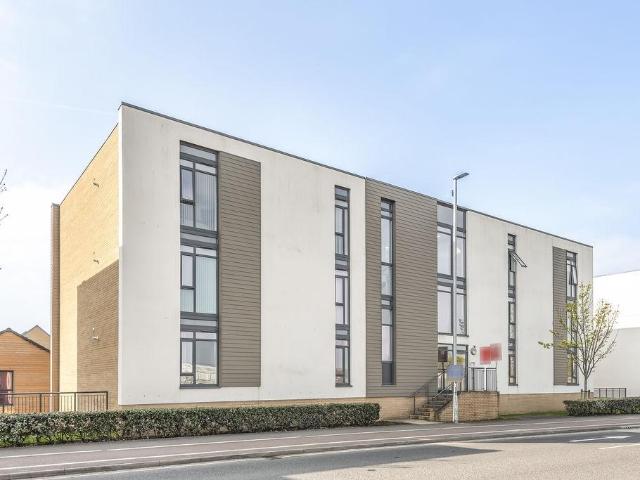 Flat for sale in Firepool, Rumwell