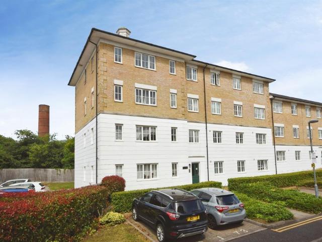 Flat for sale in Bocking, Chipping Hill