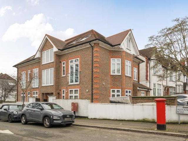 Flat for sale in Hendon, Greater London
