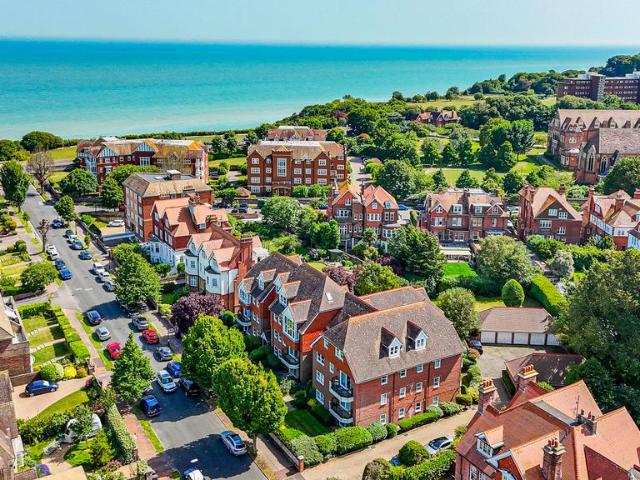 Flat for sale in Eastbourne, East Sussex