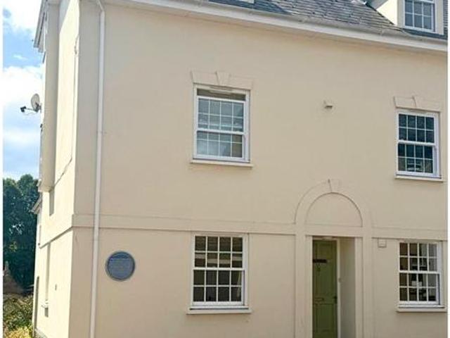 Flat for sale in Monmouth, Wales