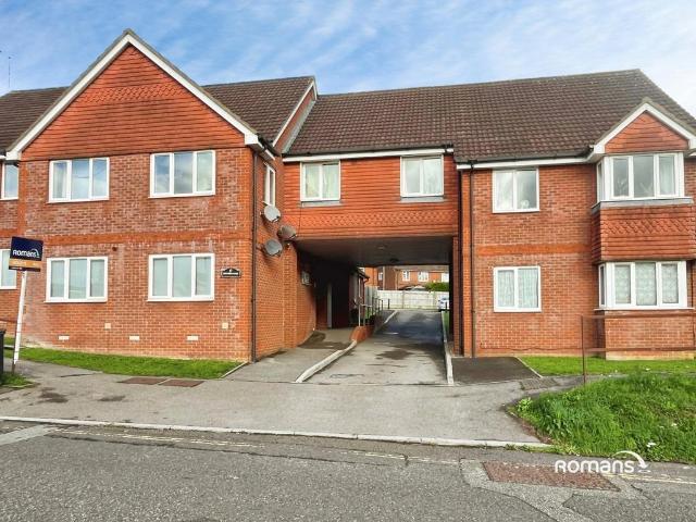 Flat for sale in South View, Basingstoke and Deane