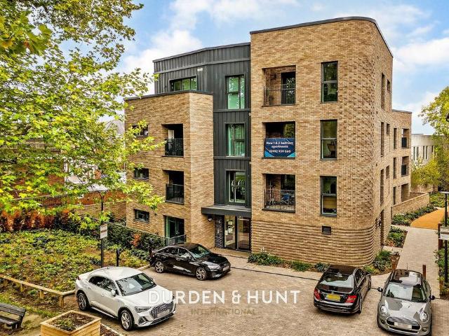Flat for sale in Ivy Chimneys, Epping