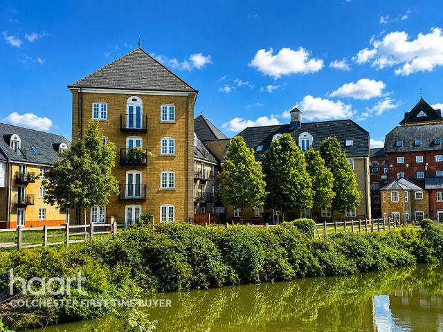 Flat for sale in Hythe, Colchester