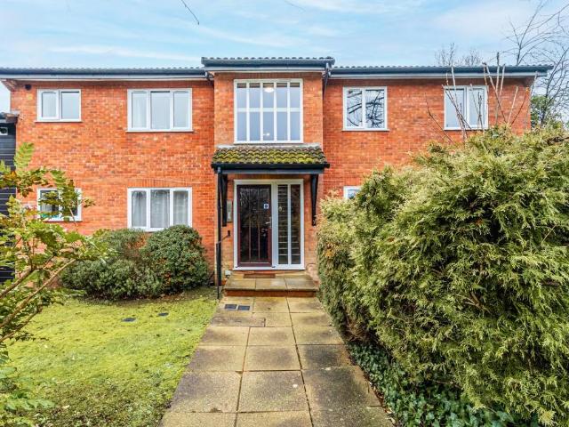 Flat for sale in St Albans, Five Acres