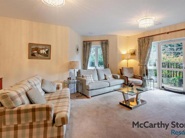 Flat for sale in Debden Green, Epping