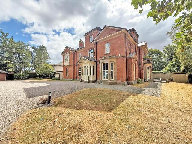 Flat for sale in Cherry Orchard, Frankwell