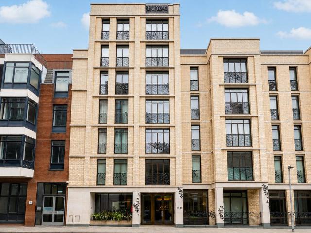 Flat for sale in South Kensington, Greater London