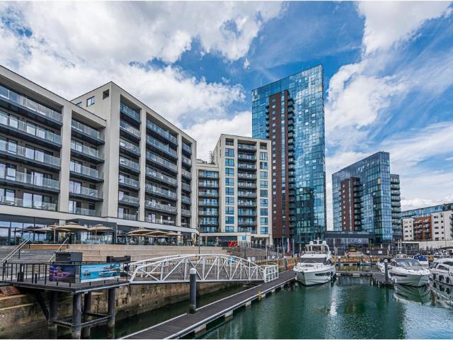 Flat for sale in Ocean Village, City Of Southampton