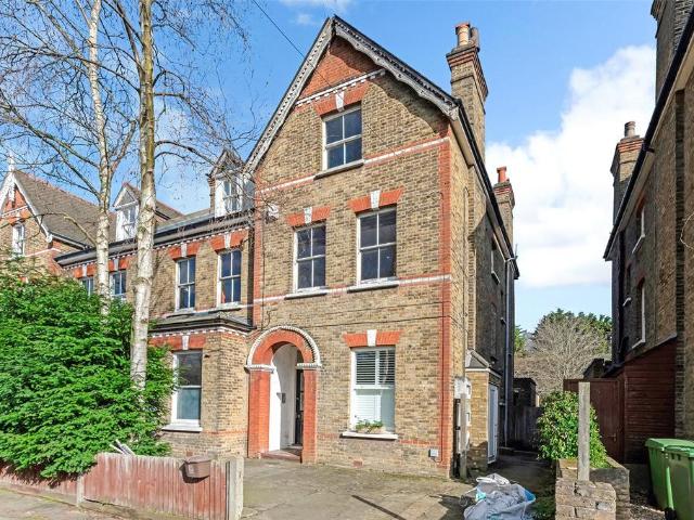 Flat for sale in Dulwich, Greater London