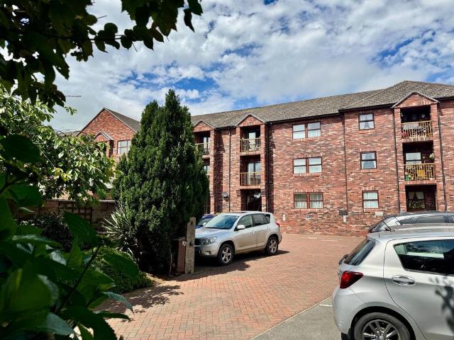 Flat for sale in Oswestry, Shropshire