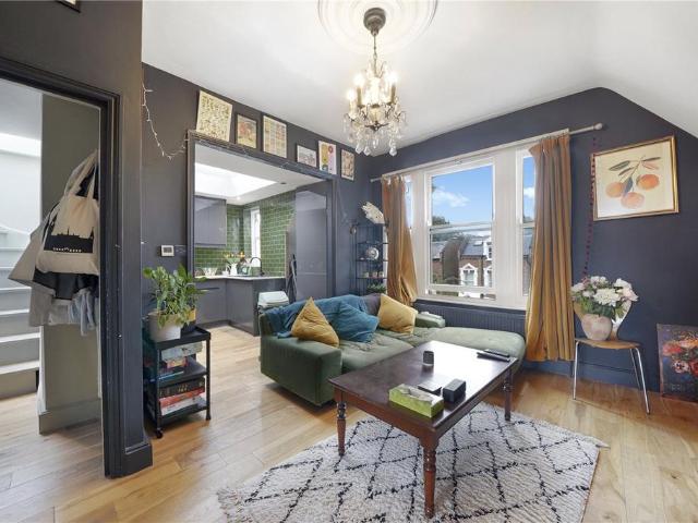 Flat for sale in Crouch End, Greater London