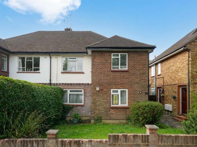 Flat for sale in Northwood, Greater London