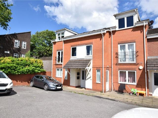 Flat for sale in West Yorkshire