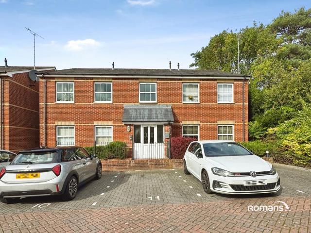 Flat for sale in Bere Hill, Basingstoke and Deane