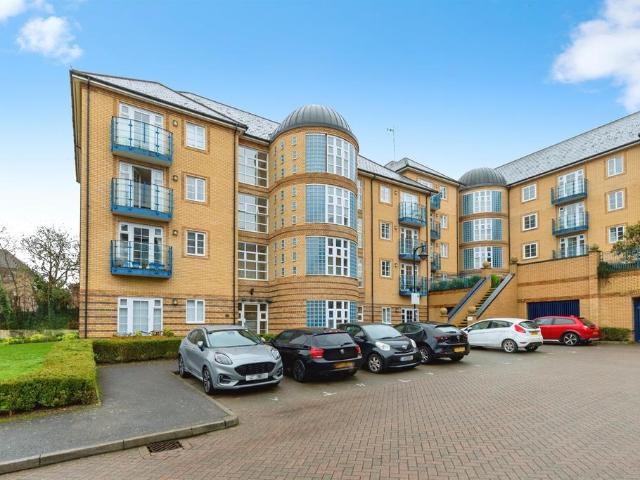 Flat for sale in Hertford, Colliers End