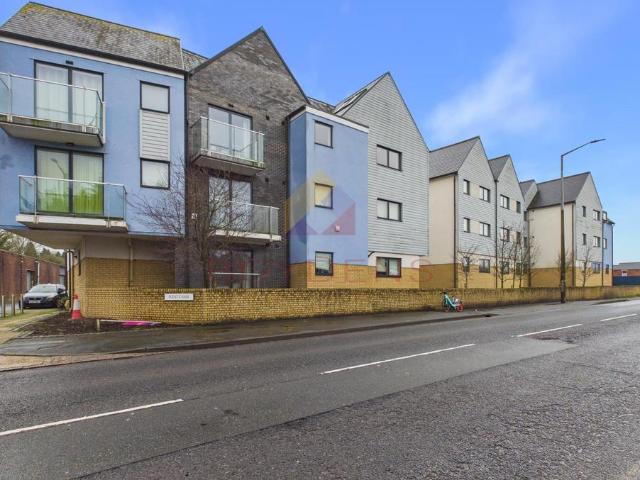 Flat for sale in Fordham Heath, Essex