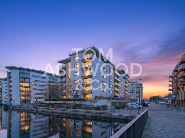 Flat for sale in Reach, Greater London