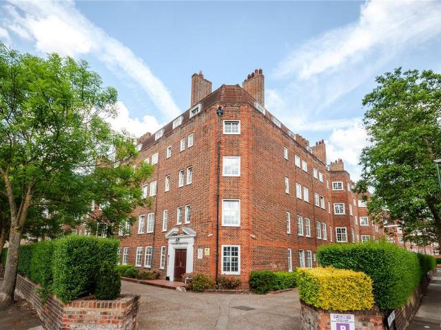 Flat for sale in St Margarets, Greater London