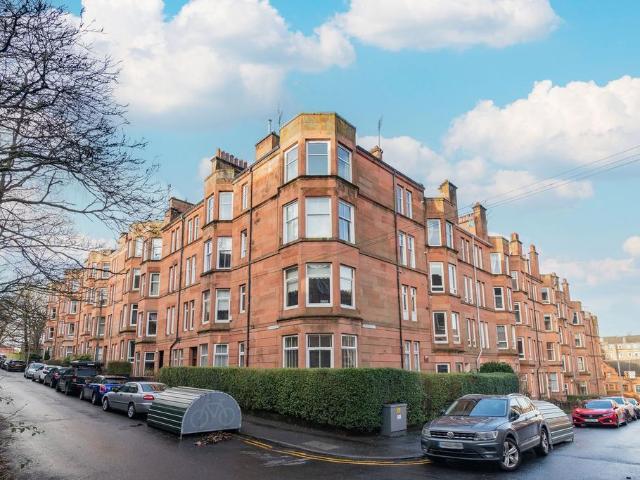 Flat for sale in Langside, Scotland