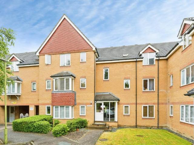 Flat for sale in King's Walden, Hertfordshire