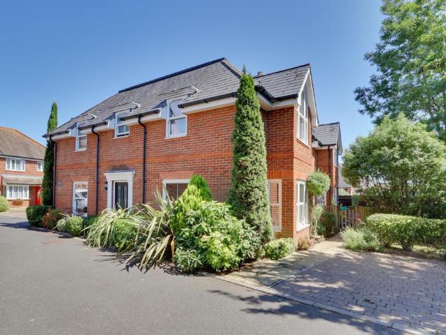 Flat for sale in Denmead, Hampshire