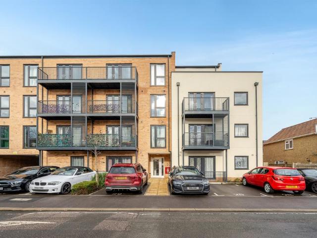 Flat for sale in St Marks, Maidenhead