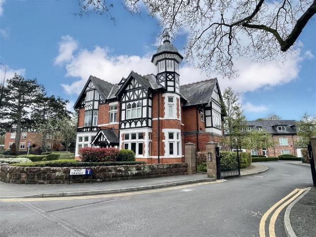 Flat for sale in Trafford Park, Greater Manchester