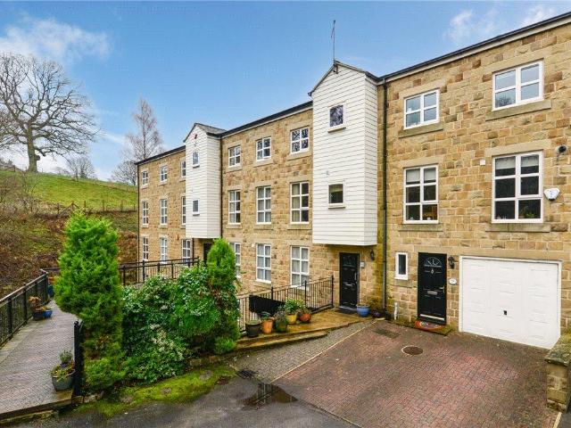 Flat for sale in East Morton, West Yorkshire