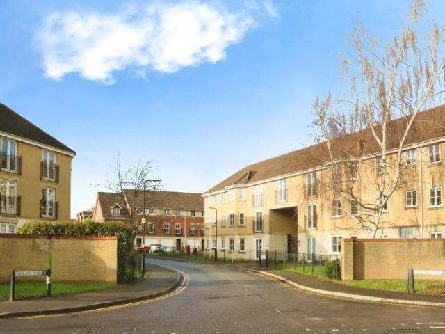 Flat for sale in Slough
