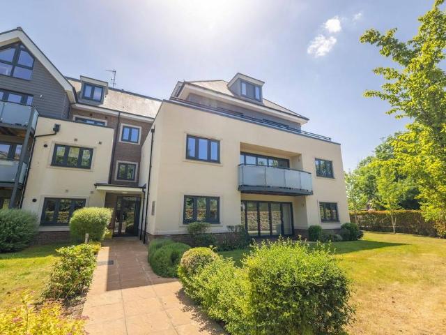Flat for sale in Swallow, Buckinghamshire