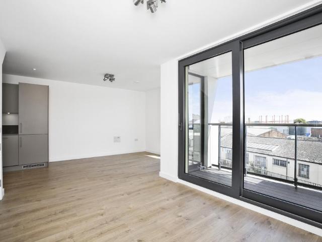Flat for sale in Bermondsey, Greater London