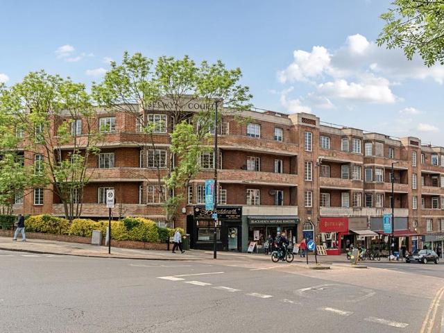 Flat for sale in London Borough of Lewisham, Blackheath