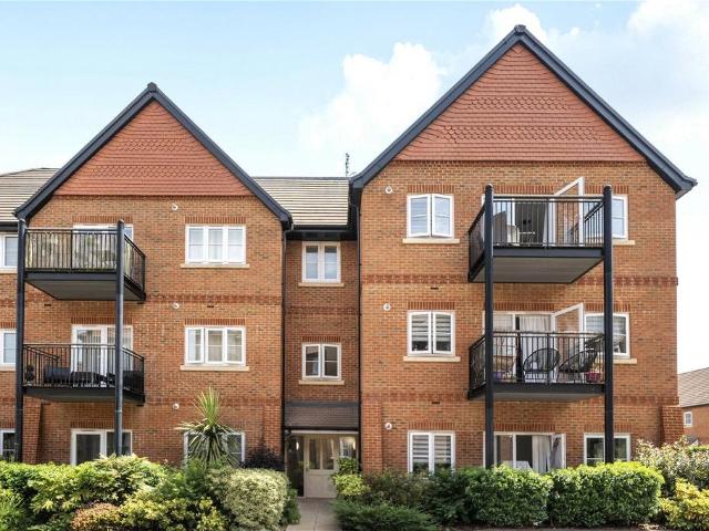 Flat for sale in Daws Hill, Cressex