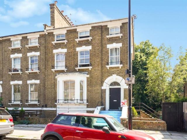 Flat for sale in Kentish Town, Greater London