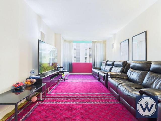 Flat for sale in Hayes, Greater London