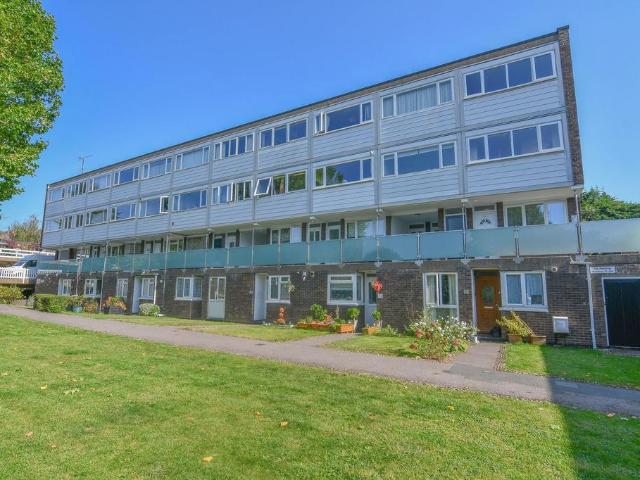 Flat for sale in Kings Hill, Colliers End